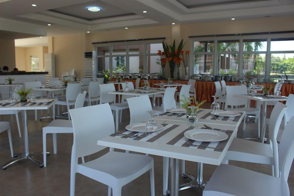 Sotogrande Iloilo Hotel Εξωτερικό φωτογραφία